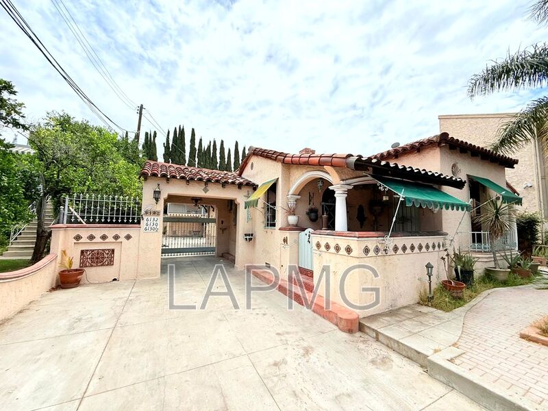 North Hollywood House: 6130 Whitsett Avenue