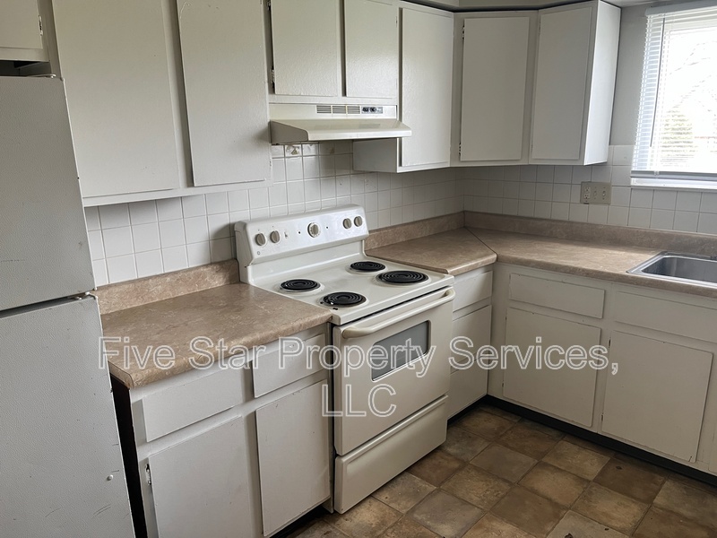 Springfield Condo: 2119 Saratoga Dr