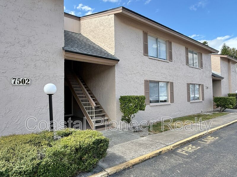 Tampa Condo: 7502 Needle Leaf Pl