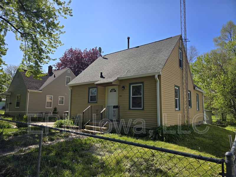 Waterloo House: 432 Gable Street