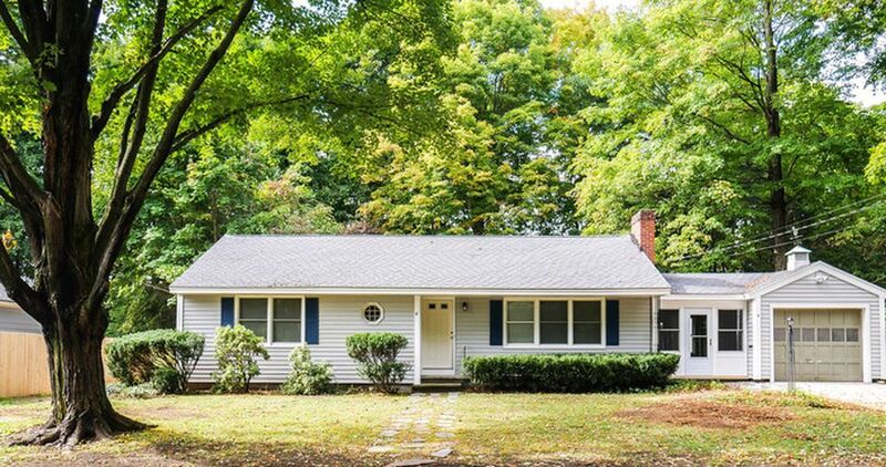 Florence House: 4 Sunhill Dr.