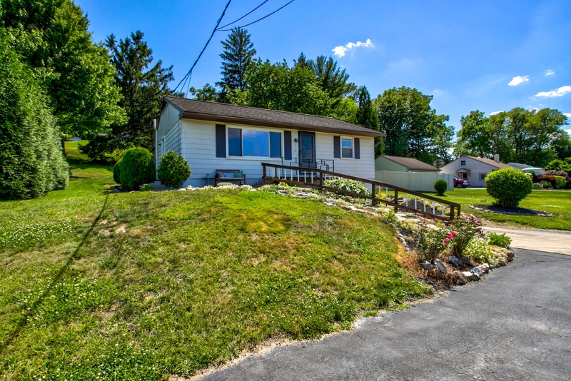 Columbia House: 3968 Marietta Avenue