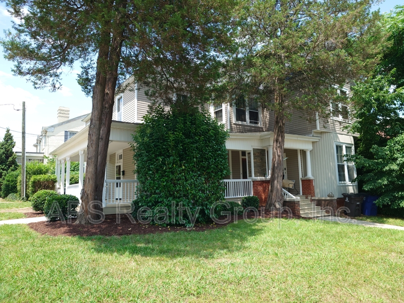 Winston-Salem House: 301 North Spring Street