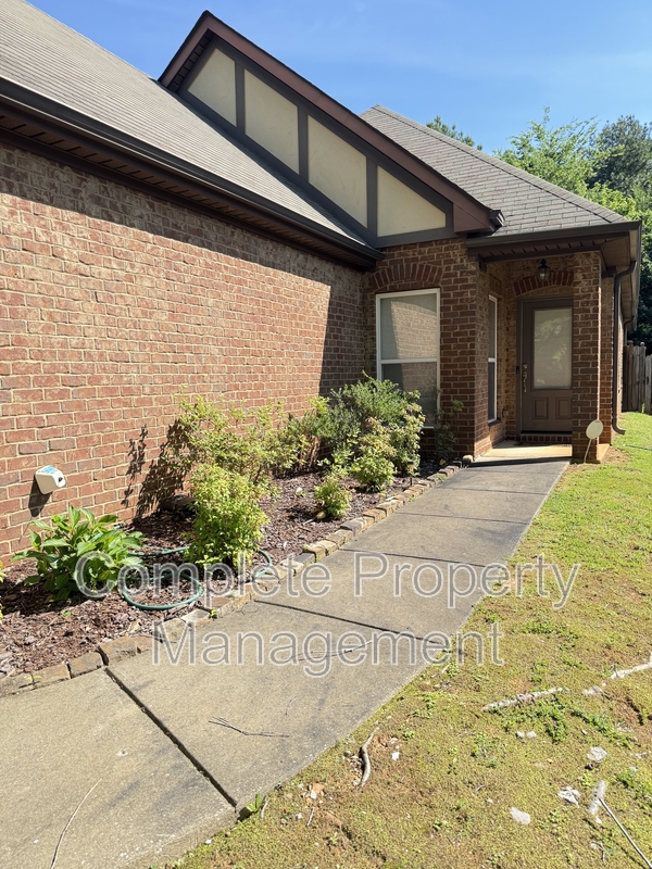 Birmingham House: 109 Oxmoor Place Circle