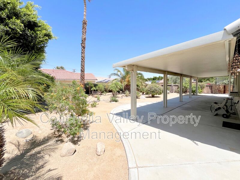 Cathedral City House: 68350 Los Gatos Rd