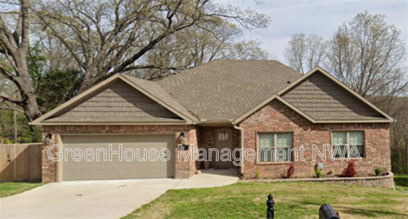 Bella Vista House: 28 Mills Dr