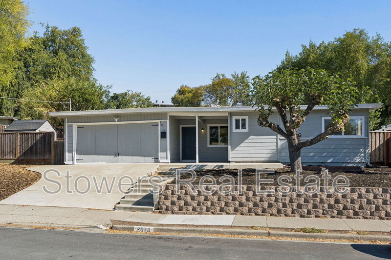 Concord House: 2073 Overhill Rd