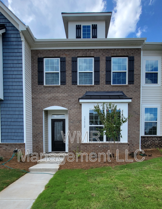 Charlotte House: 15612 Country House Street