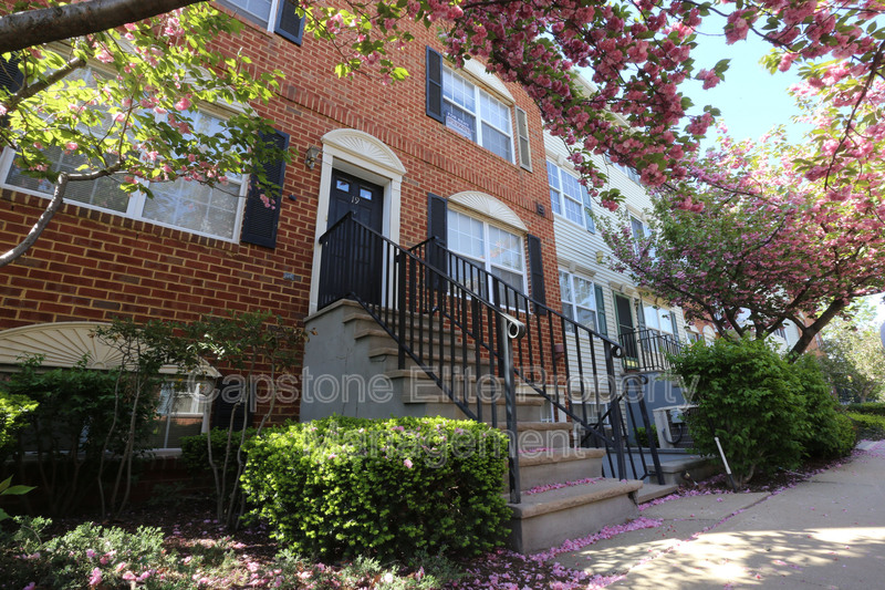 Newark Condo: 268 Matthews Drive