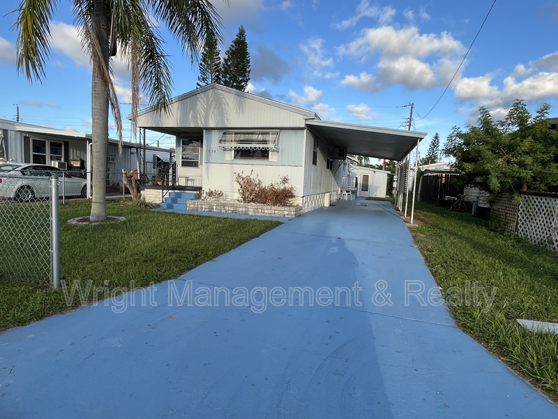 Holiday House: 2050 Lullaby Drive