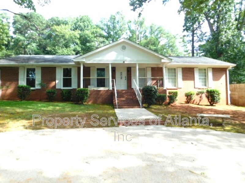 Douglasville House: 4850 Lehigh Dr