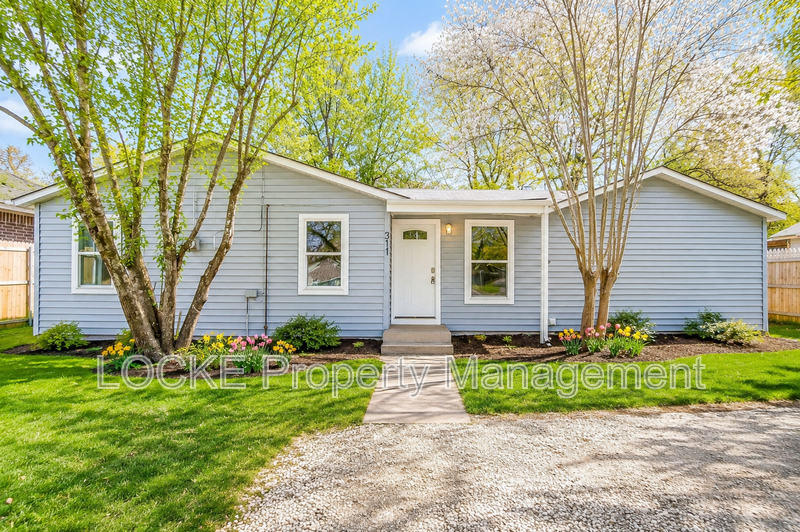 Fort Worth House: 311 Byron St