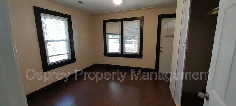 RECENTLY UPDATED 3 BEDROOM 3 BATH GREAT FOR FAMILY AVAILABLE IMMEDIATELY - Photo 7