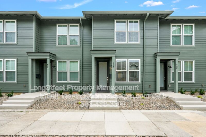 Portland House: 658 NE Mason St