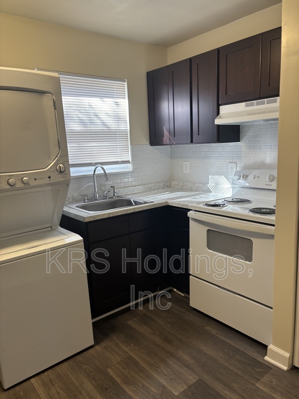 Richmond Townhome: 1706 Carlisle Ave