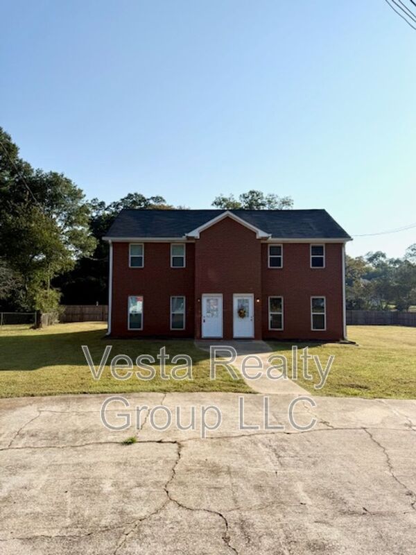 McDonough Townhome: 240 Toby Springs Lane