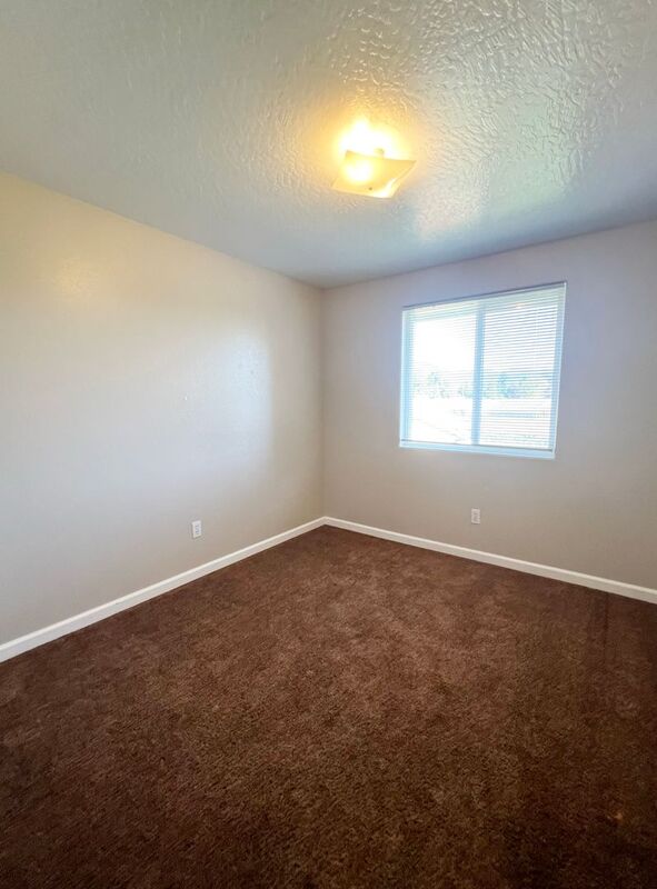 Photo 18 of rental home at 782 North Cloverleaf Loop
