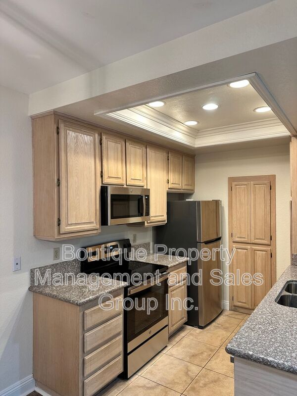 Lake Forest House: 20702 El Toro Rd