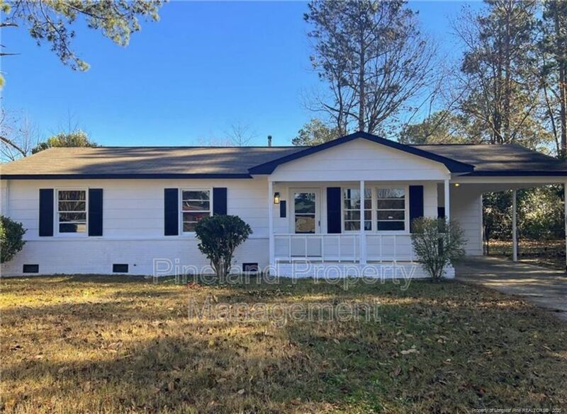 Fayetteville House: 321 Prairie Court