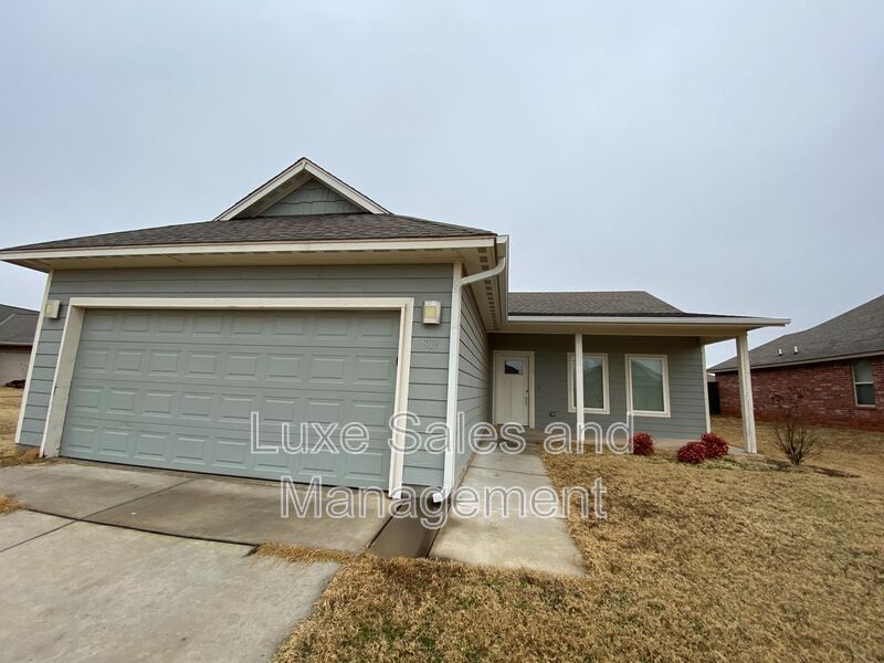 Moore House: 809 Lakeview Drive