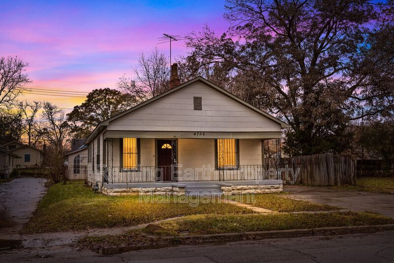 Birmingham House: 4732 Court S