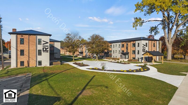 Fort Wayne House: 1823 Griswold Drive B12