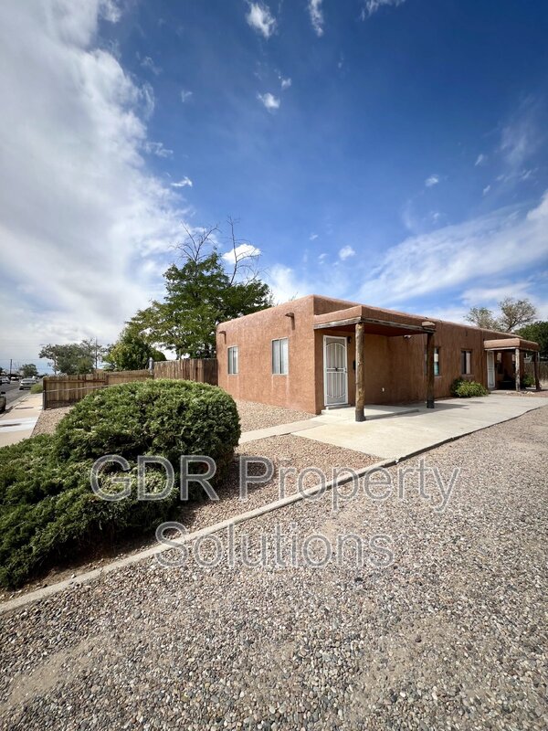 Albuquerque House: 3529 Ross Avenue SE