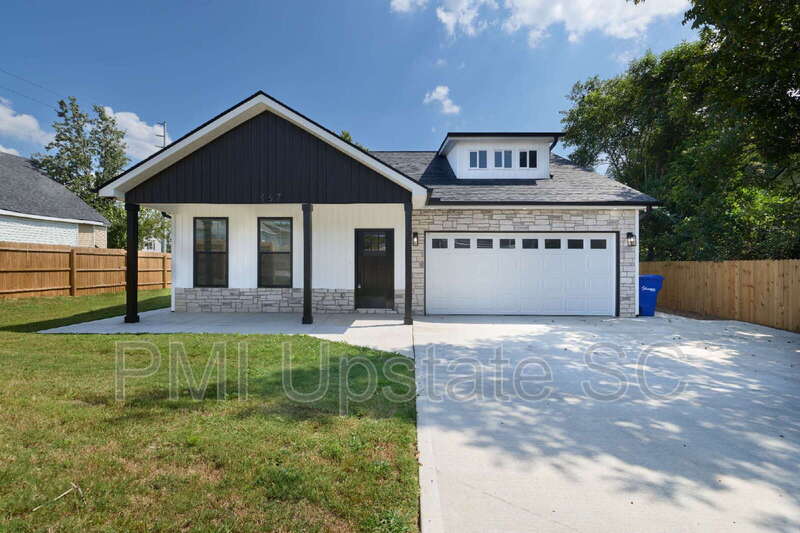 Spartanburg House: 367 College St
