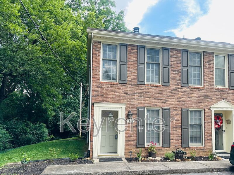 Knoxville House: 132 Durwood Rd.