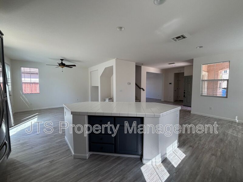 Sacramento House: 5050 Trouville Lane