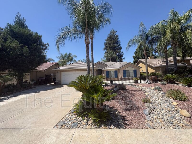 Visalia House: 2935 South Aspen St