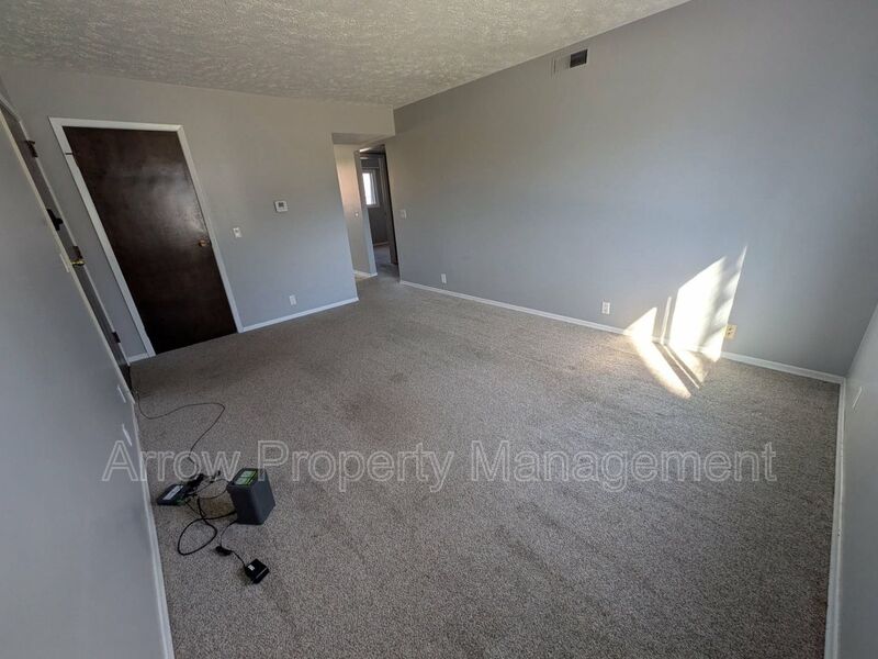 York House: 1725 North Iowa Ave