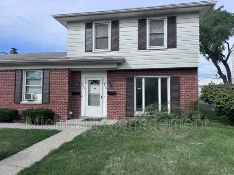 Royal Oak House: 4815 Briarwood Ave
