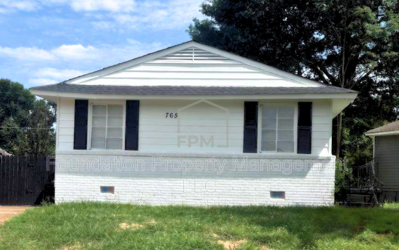 Memphis House: 765 Marywood Street