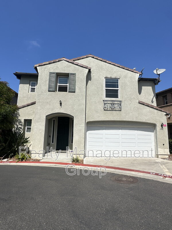 National City House: 2303 Wisteria Way