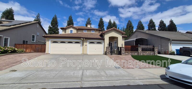 Dixon House: 2080 Mariposa Drive