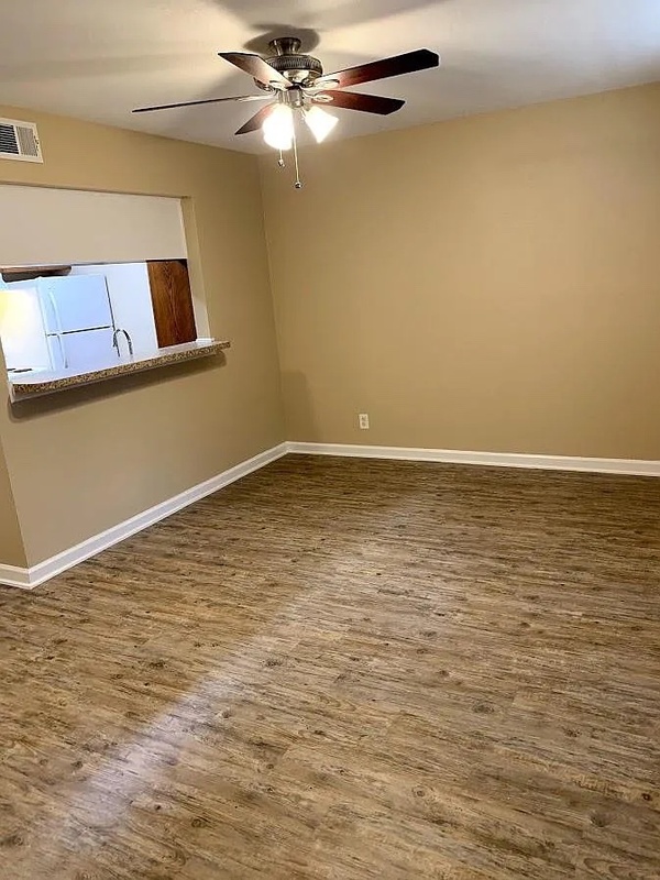 Brenham Condo: 910 North Park Street - 944