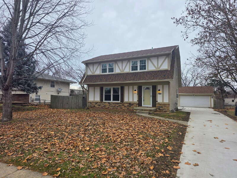 Urbandale House: 4405 68th Street