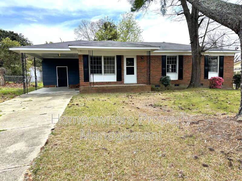 Fayetteville House: 5622 Carson Dr.