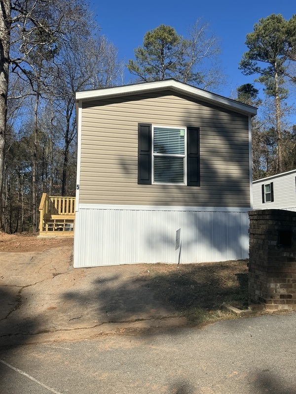 ELLENWOOD House: 5 Poole Circle