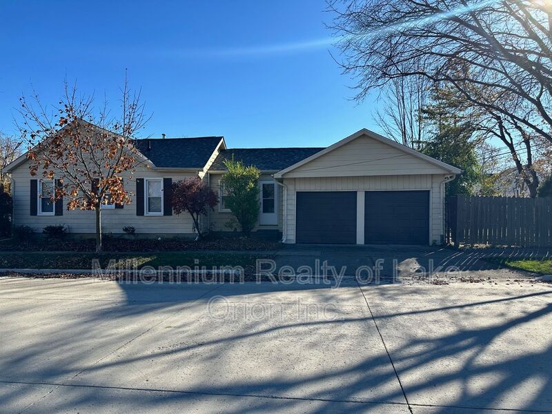 Berkley House: 3185 Buckingham Ave