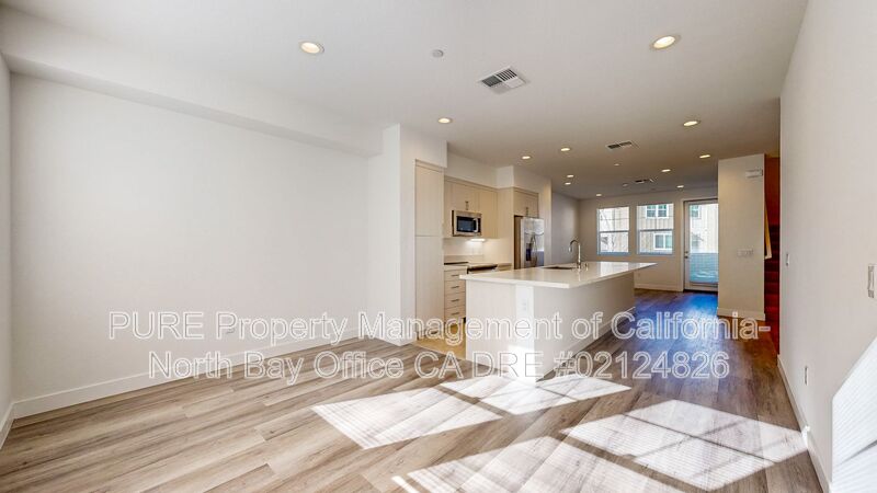 Santa Rosa Townhome: 221 Gambrel Circle
