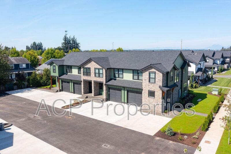 Lynden Townhome: 2201 De Jong Dr