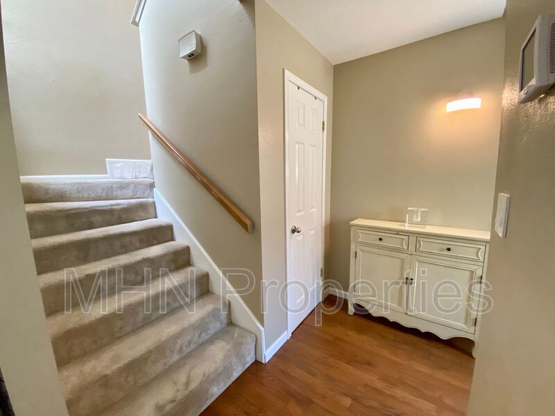 UNIQUE 2 bed/2.5 bath/2car garage urban abode in Historic Monte Vista, minutes from Pearl, Downtown, and St. Mary's! - Slider navigation 18