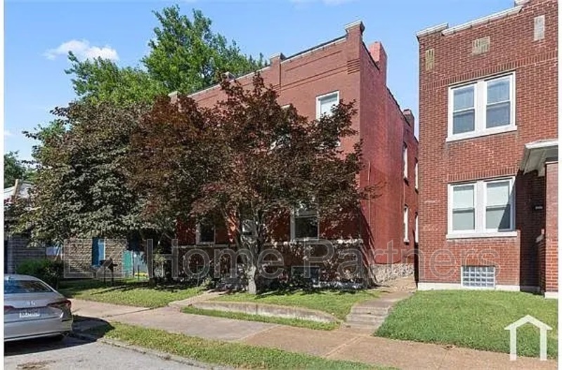 Saint Louis Townhome: 3007 S Compton