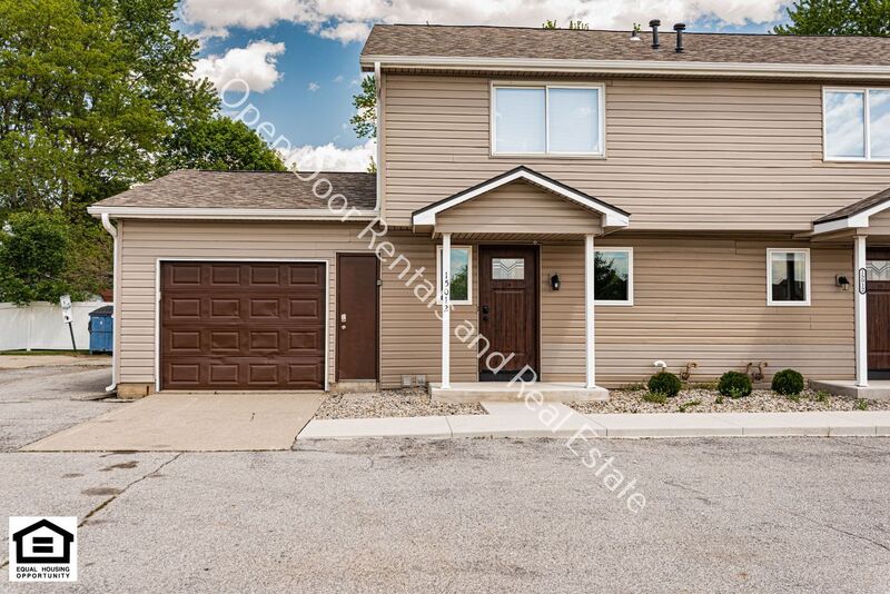 Huntertown Townhome: 15012 Tally Ho Dr