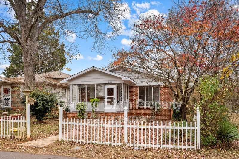 Birmingham House: 2005 Snavely Ave SW