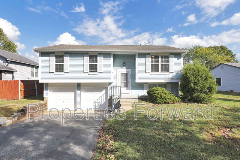 Grove City House: 2246 Shirlene Dr