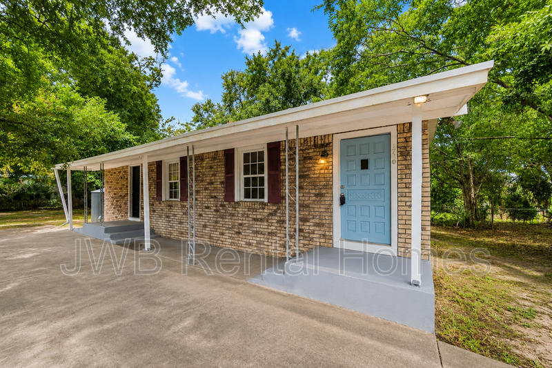 Jacksonville House: 1720 Brooker Rd