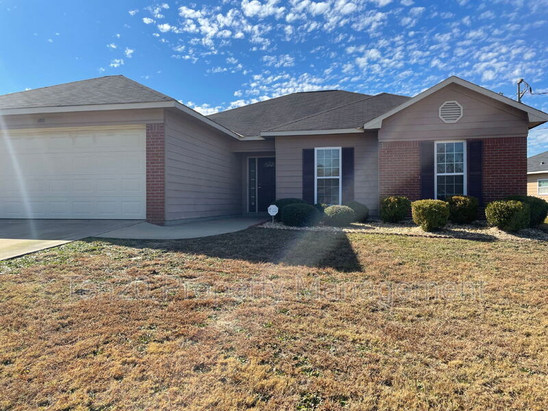 Columbus House: 5715 Boby Drive